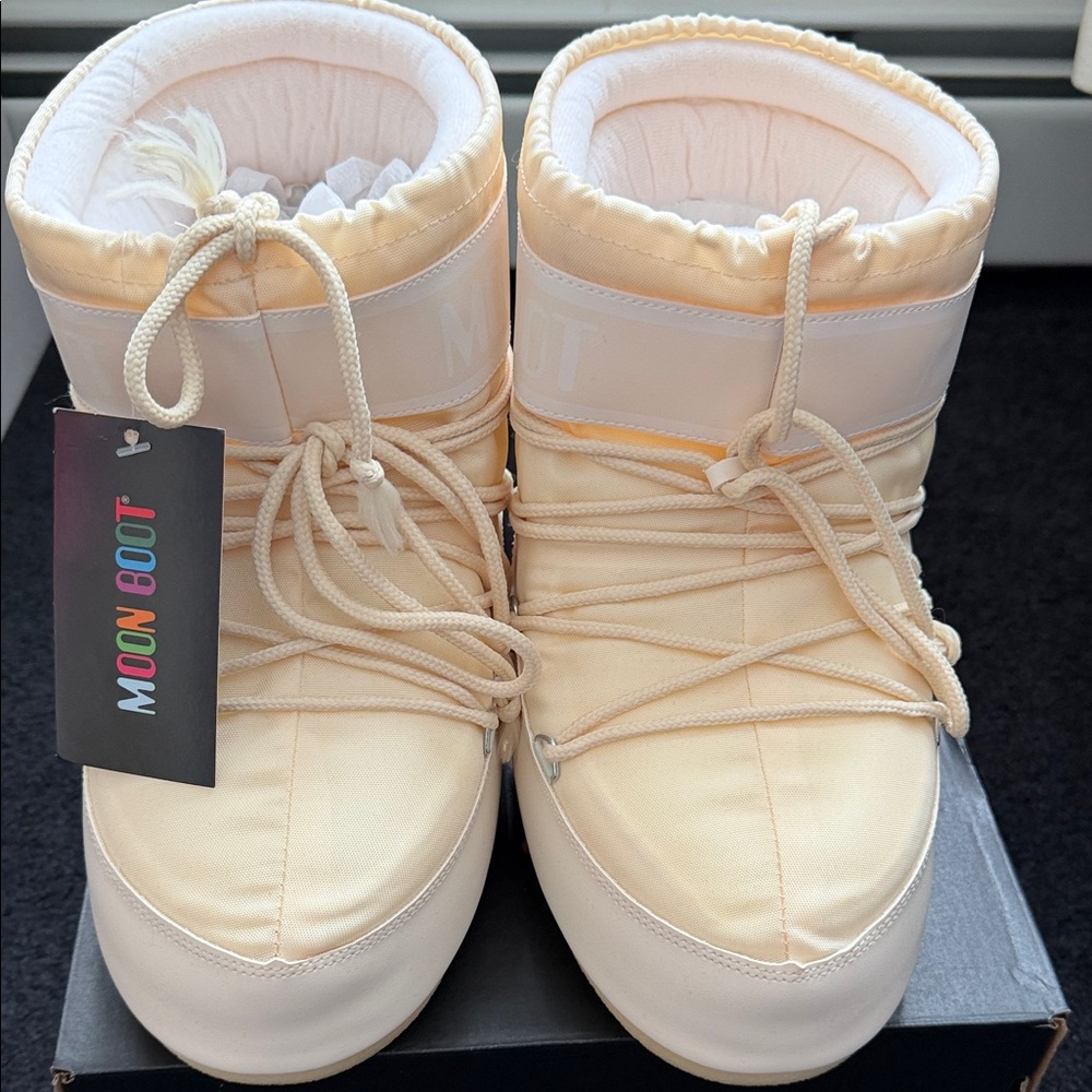 Moon Boot Women's Beige Winter Boots